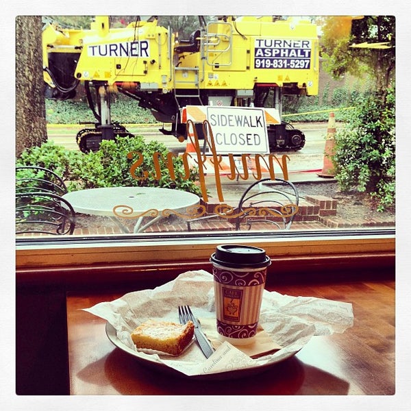 1/17/2013 tarihinde 🔴W⚪️B🔵Lziyaretçi tarafından Café Carolina and Bakery'de çekilen fotoğraf