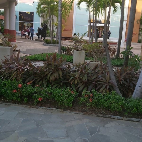 2/26/2021 tarihinde Psycho H.ziyaretçi tarafından La Isla Acapulco Shopping Village'de çekilen fotoğraf