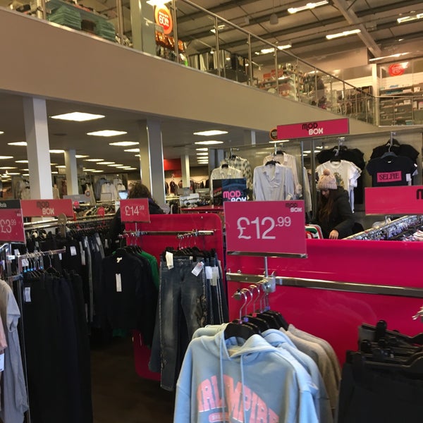 Maxx одежда. Магазин вещь симферополь. Магазин махх брянск. Tk maxx магазин фото. Новый магазин одежды симферополь.