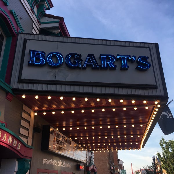 รูปภาพถ่ายที่ Bogart&#39;s โดย Luis Carlos D. เมื่อ 6/16/2018