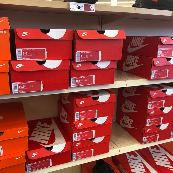 Famous Footwear 7620 Voice of America Centre Dr