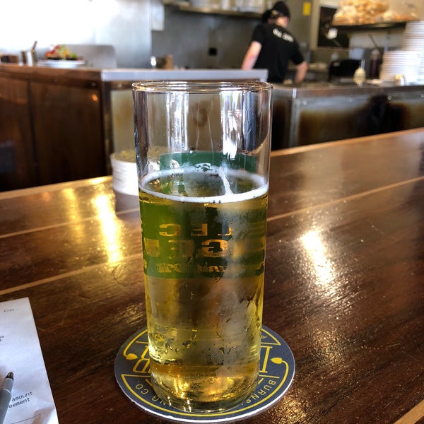 4/16/2018 tarihinde Greg A.ziyaretçi tarafından Burnside Brewing Co.'de çekilen fotoğraf
