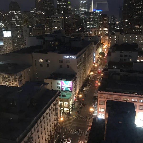 Foto diambil di Hotel Nikko San Francisco oleh Rhonda V. pada 9/6/2018