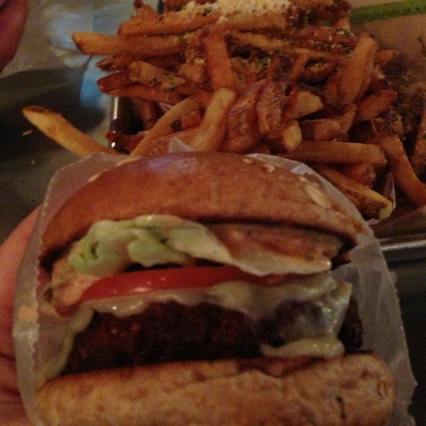 3/2/2013 tarihinde Adriaziyaretçi tarafından BurgerFi'de çekilen fotoğraf