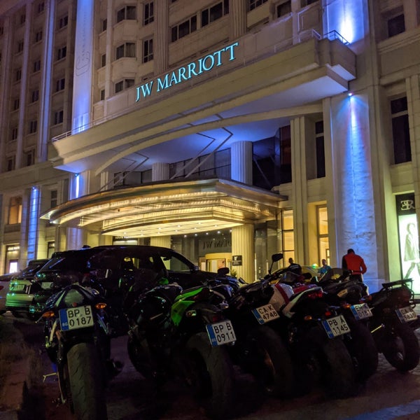 Photo prise au JW Marriott Bucharest Grand Hotel par Mitko S. le8/18/2020
