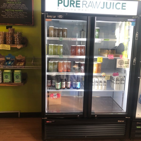 Photo taken at Pure Raw Juice Organic Juice Bar &amp; Cafe by James H. on 2/17/2019