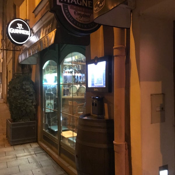 Foto scattata a The BLACK STUFF Irish Pub &amp; Whisky Bar da Petr V. il 11/7/2019