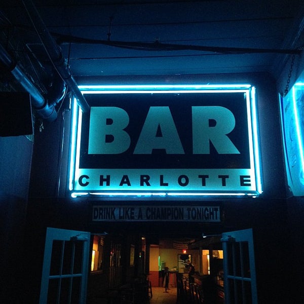 รูปภาพถ่ายที่ Bar Charlotte โดย Bryce S. เมื่อ 9/28/2013