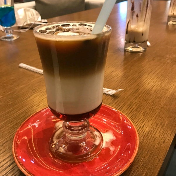 Photo taken at arkabahçe kafe | mutfak by E Y. on 6/4/2018