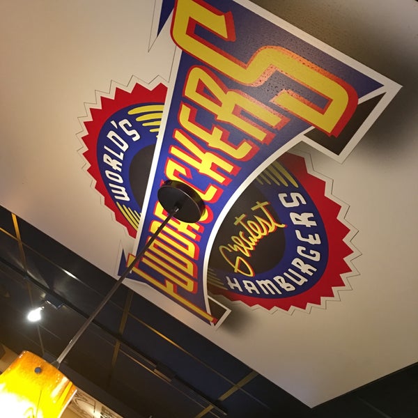 Photo taken at Fuddruckers by Ron C. on 11/22/2015