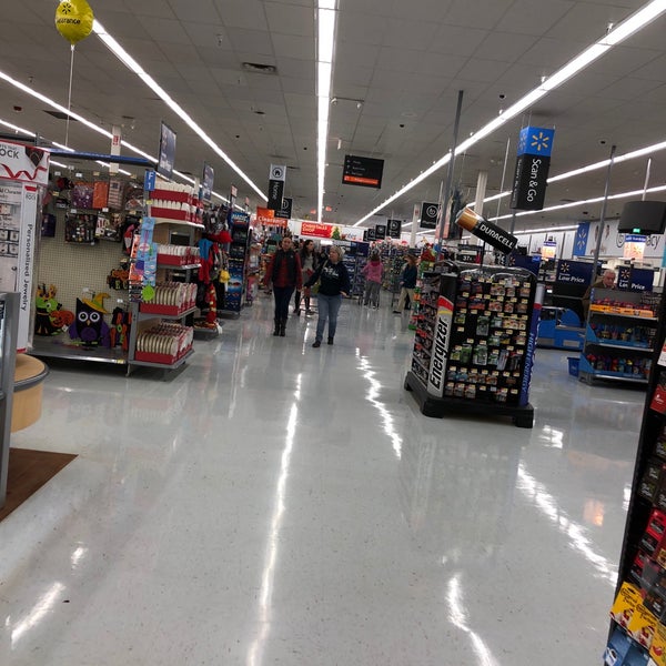 Walmart Supercenter 373 Benner Pike'da fotoğraflar