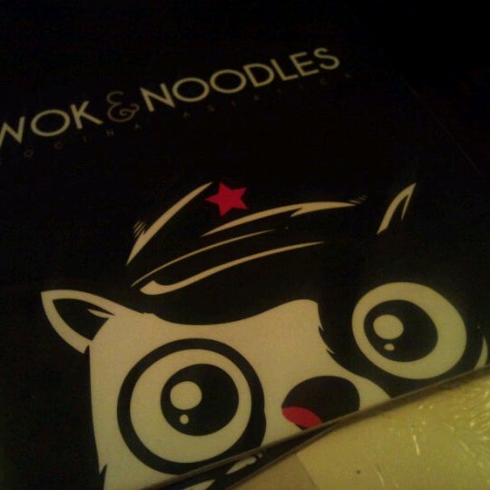 Foto tirada no(a) Wok &amp; Noodles por Ninjai O. em 3/15/2013
