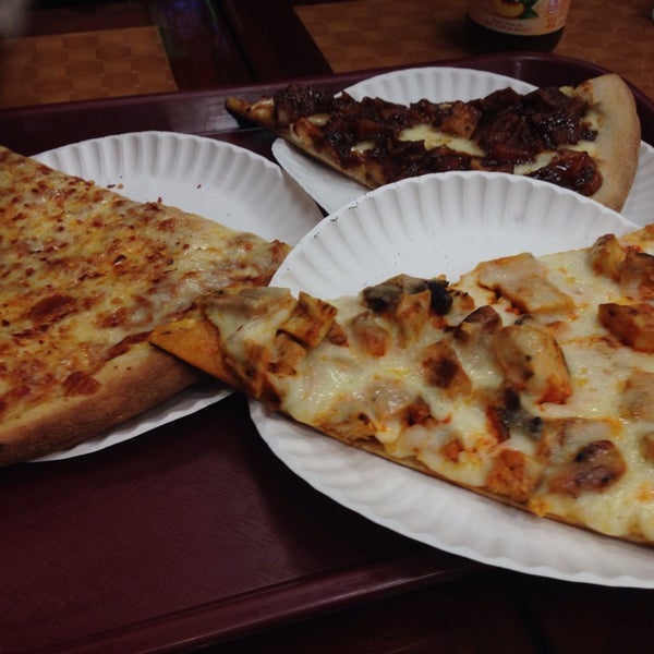 Photo taken at Georgio&#39;s Pizzeria by Steven B. on 9/14/2014