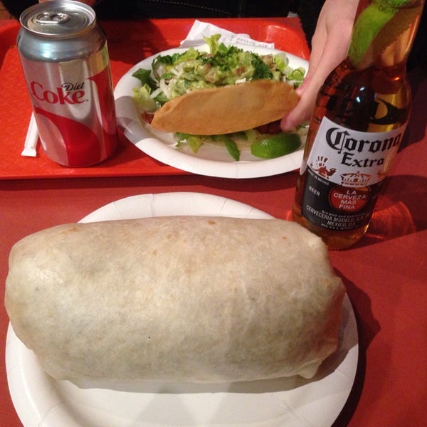 Foto tirada no(a) Buddy&#39;s Burrito &amp; Taco Bar por Steven B. em 1/20/2014