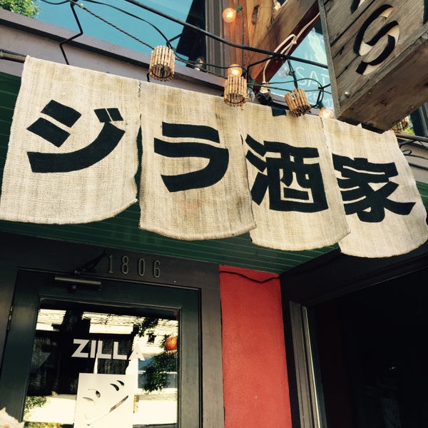 Foto tirada no(a) Zilla Sake (Sushi &amp; Sake) por Sachi Y. em 6/25/2016