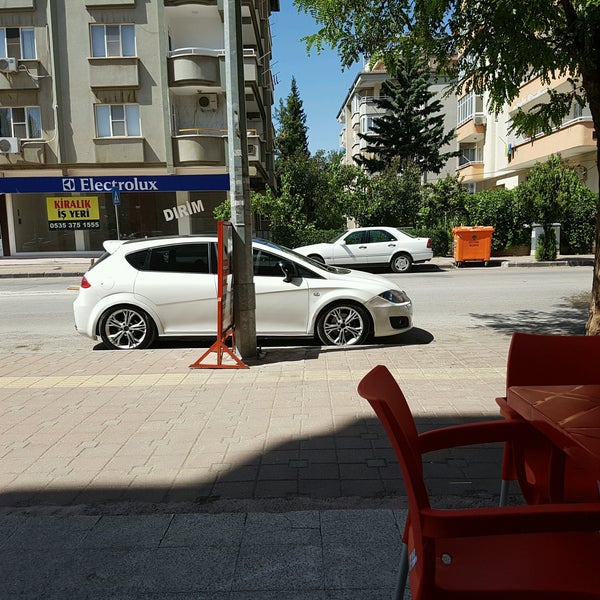 รูปภาพถ่ายที่ Tostçu Mehmet โดย Enver B. เมื่อ 7/30/2016
