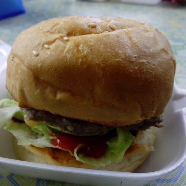 9/18/2013에 Muhalim D.님이 Burger Shot에서 찍은 사진