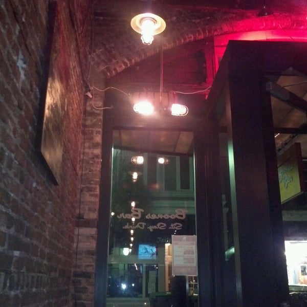 รูปภาพถ่ายที่ Boone&#39;s Bar โดย Cleveland D. เมื่อ 2/24/2013