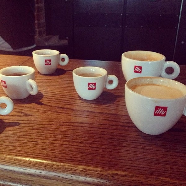 รูปภาพถ่ายที่ Кафе-бар «Саша» โดย Надя Л. เมื่อ 11/28/2013