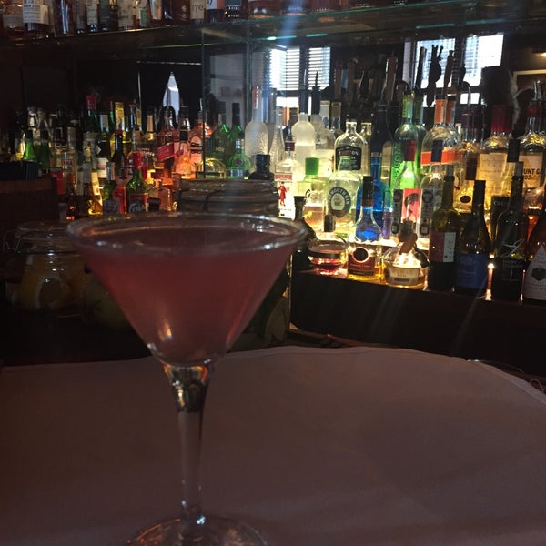 Снимок сделан в Onieal&#39;s Grand Street Bar &amp; Restaurant пользователем Belinda S. 11/9/2015