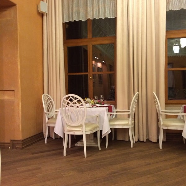 Das Foto wurde bei Salon Armenian Restaurant von Anush M. am 2/28/2014 aufgenommen
