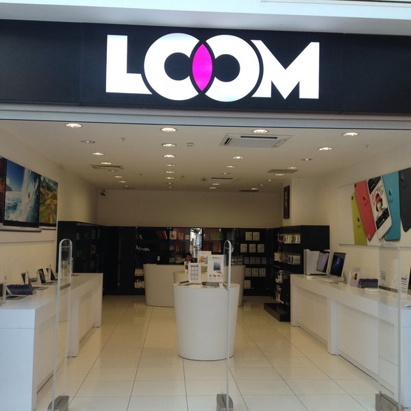 Photo taken at Loom Apple Store by Mustafa on 4/19/2013