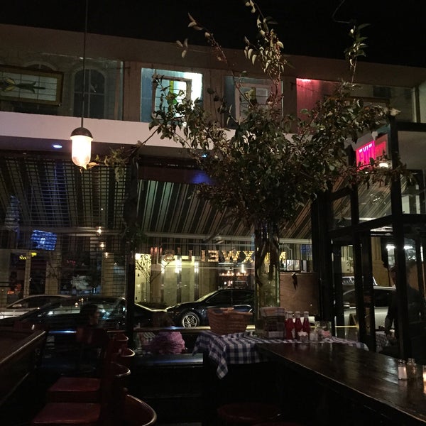 Photo taken at Maxwell&#39;s Bar &amp; Restaurant by Farhana S. on 9/28/2015