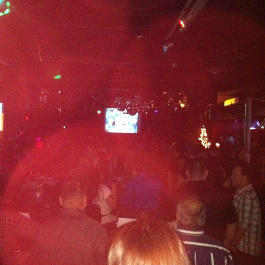 รูปภาพถ่ายที่ Industry Night Club โดย Juan C V. เมื่อ 12/15/2012