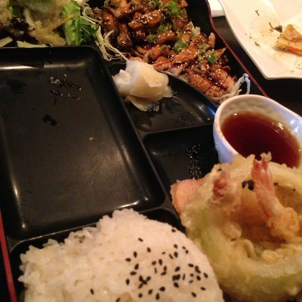 Снимок сделан в Yummy Grill &amp; Sushi пользователем Wiraporn K. 7/7/2013