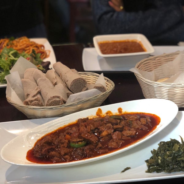 Das Foto wurde bei Desta Ethiopian Kitchen von Srujana R. am 11/11/2018 aufgenommen