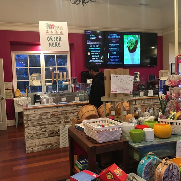 Photos à Four Fat Cows Ice Cream and Bakery Marchand de glaces à