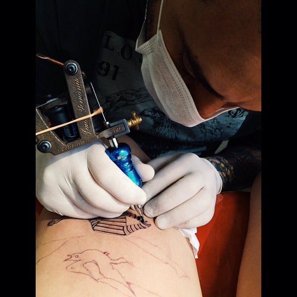 Pin by Skink Tattoo Studio on star tattoo on coller bone tattoo | Bone  tattoos, Leaf tattoos, Star tattoos
