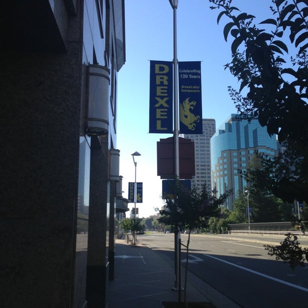 6/8/2013 tarihinde Elizabeth F.ziyaretçi tarafından Drexel University Sacramento'de çekilen fotoğraf