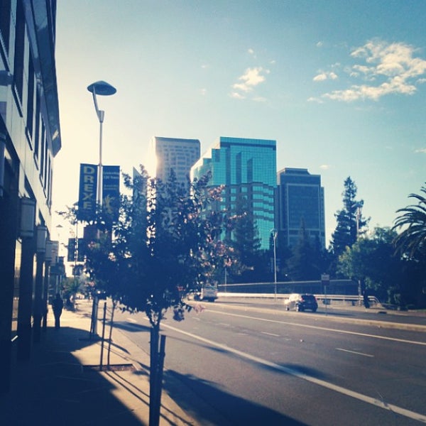 9/25/2013에 Elizabeth F.님이 Drexel University Sacramento에서 찍은 사진