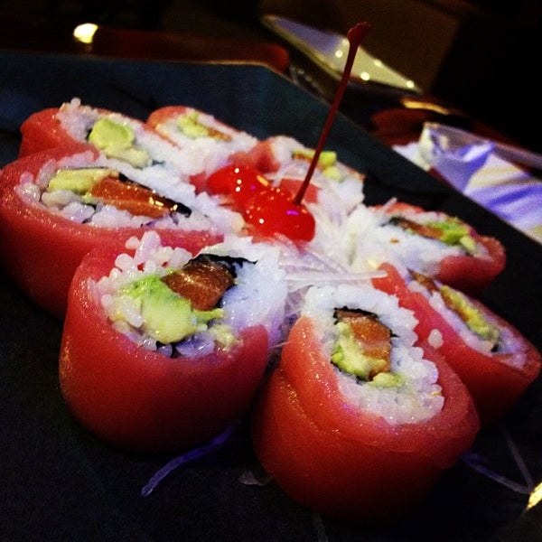 Photo taken at Sakura Teppanyaki and Sushi by Oliver H. on 12/7/2012