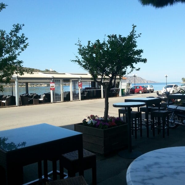 Foto tirada no(a) Yacht cafe por Ioannis K. em 6/6/2013