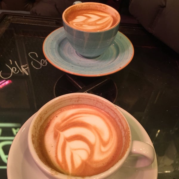 1/11/2017 tarihinde Taha T.ziyaretçi tarafından Rafine Espresso Bar'de çekilen fotoğraf