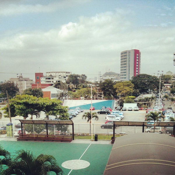 Universidad Católica Santiago de Guayaquil University in Bellavista