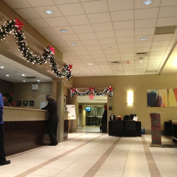 รูปภาพถ่ายที่ Hampton Inn by Hilton โดย Irving S. เมื่อ 12/25/2012