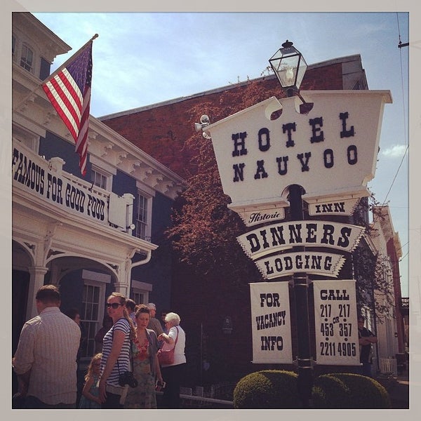 Photo prise au Hotel Nauvoo Historic Inn &amp; Restaurant par Lauren K. le4/20/2014