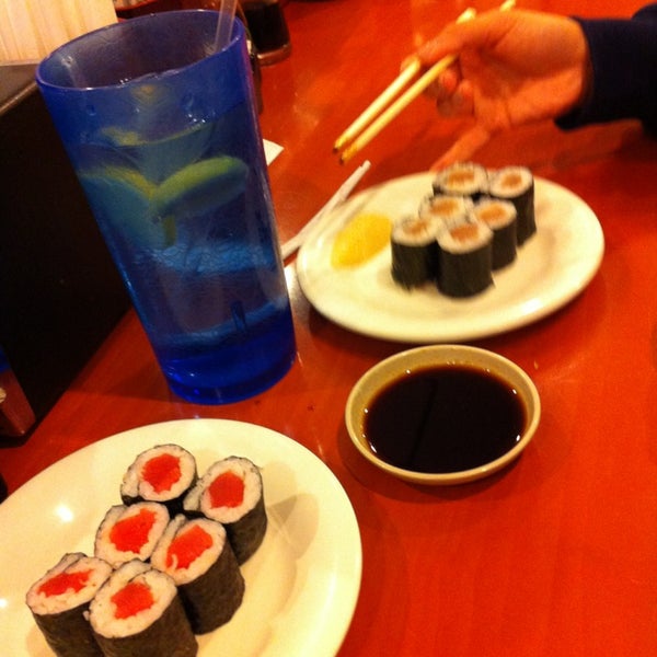 Foto tirada no(a) Sushi Koo por Jessica C. em 1/13/2013