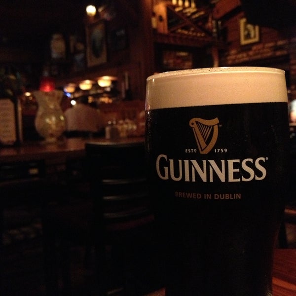 7/12/2013 tarihinde David C.ziyaretçi tarafından The Field Irish Pub &amp; Eatery'de çekilen fotoğraf