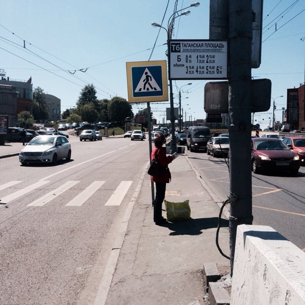 остановиться б. современные автобусные остановки. умная остановка. остановиться б. посадочная площадка автобусной остановки.