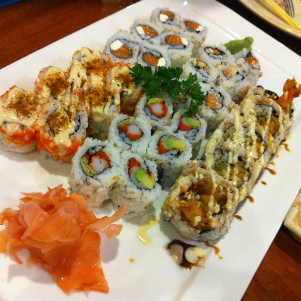 Foto tirada no(a) Sakura Japanese Steak, Seafood House &amp; Sushi Bar por Austin L. em 10/2/2014