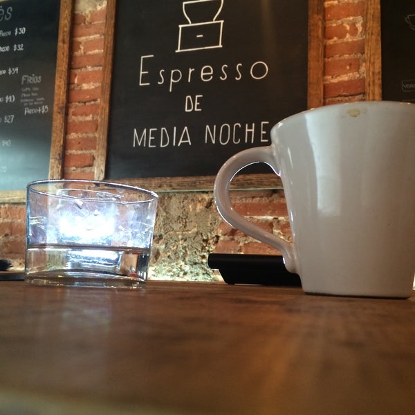 Photo taken at Espresso De Media Noche by Iván H. on 1/30/2017