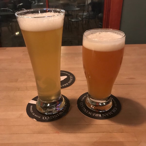 Photo taken at Tap 25 Craft Beer by Raymond F. on 2/4/2018
