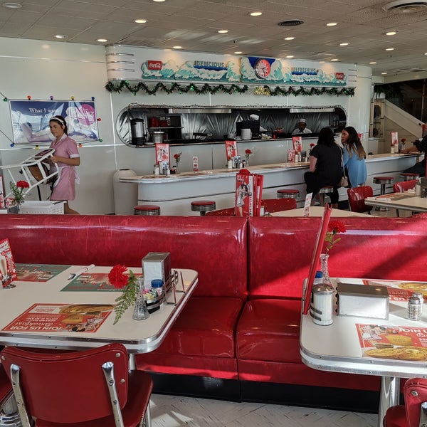 Photo taken at Ruby&#39;s Diner by Edgar S. on 12/19/2018