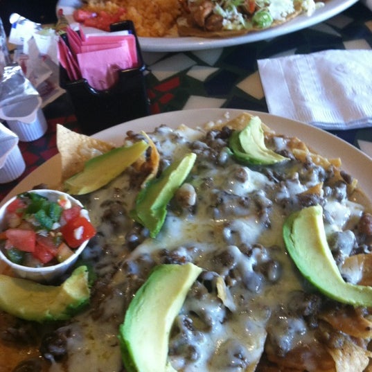 Foto diambil di Jalisco&#39;s Mexican Restaurant oleh Kika T. pada 11/15/2012