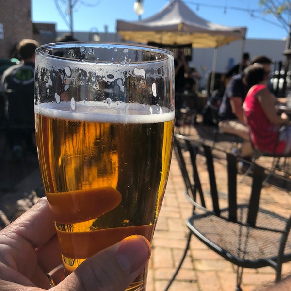 Photo taken at Tap 25 Craft Beer by Gerald H. on 2/17/2018