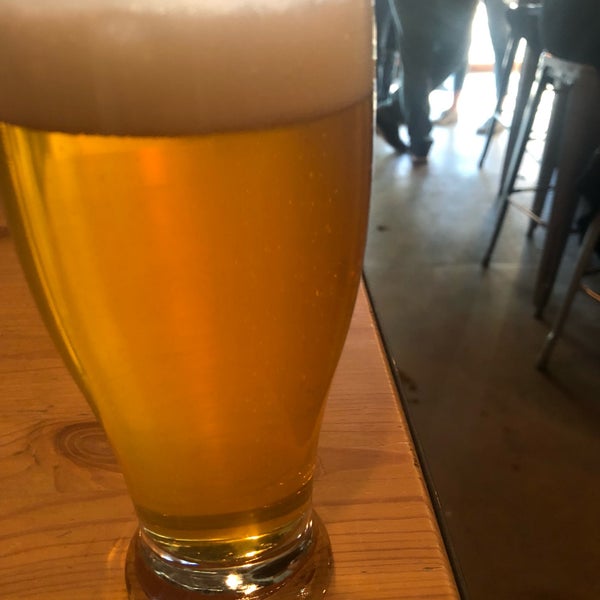 Photo taken at Tap 25 Craft Beer by Gerald H. on 5/27/2018